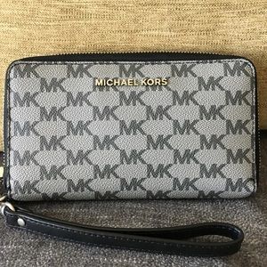 Michael Kors Wallet/Wristlet